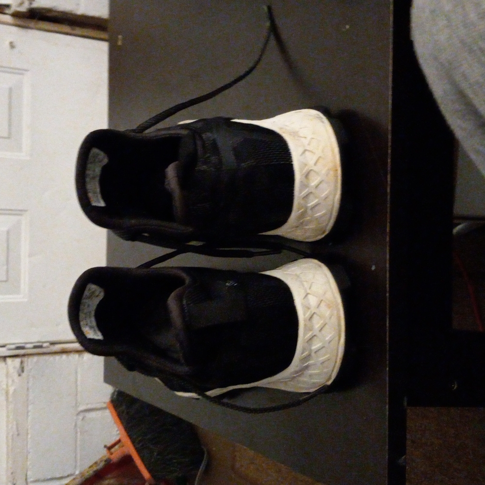 Shoes - Picture 3 of 4